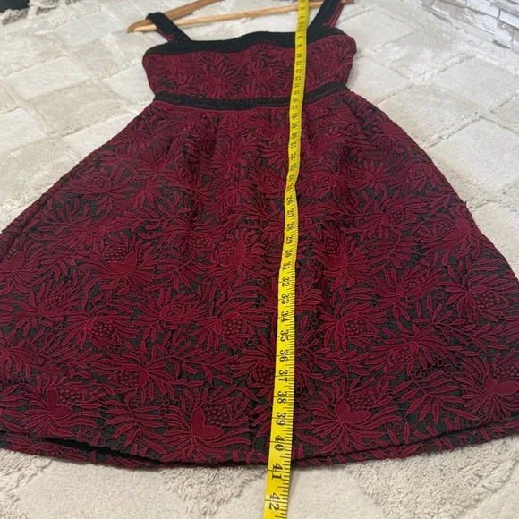 JARIYA Medium CROCHET BACKLESS DRESSS - Picture 9 of 13